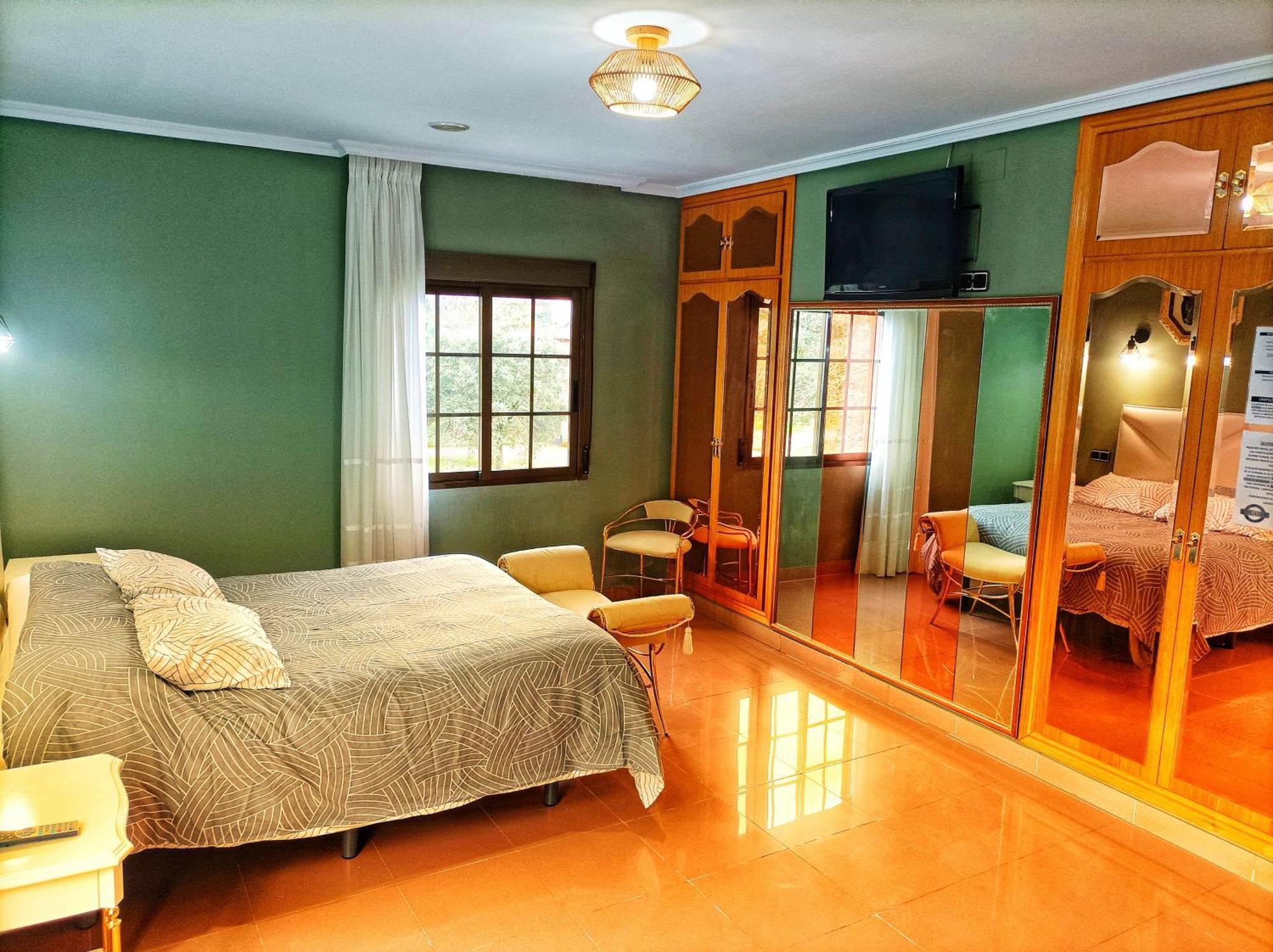 Castañar de Ibor Hostal Restaurante Solaire מראה חיצוני תמונה